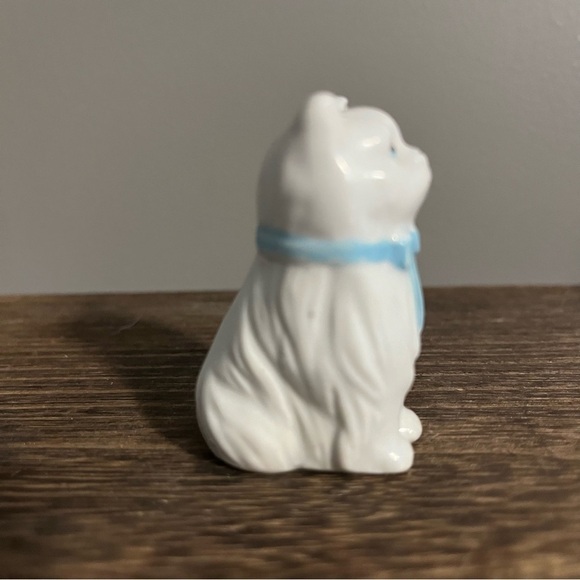 Vintage kitty cat salt shaker. - Picture 3 of 8